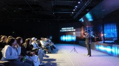 <b>财经大学高度注沉AI素养培育</b>
